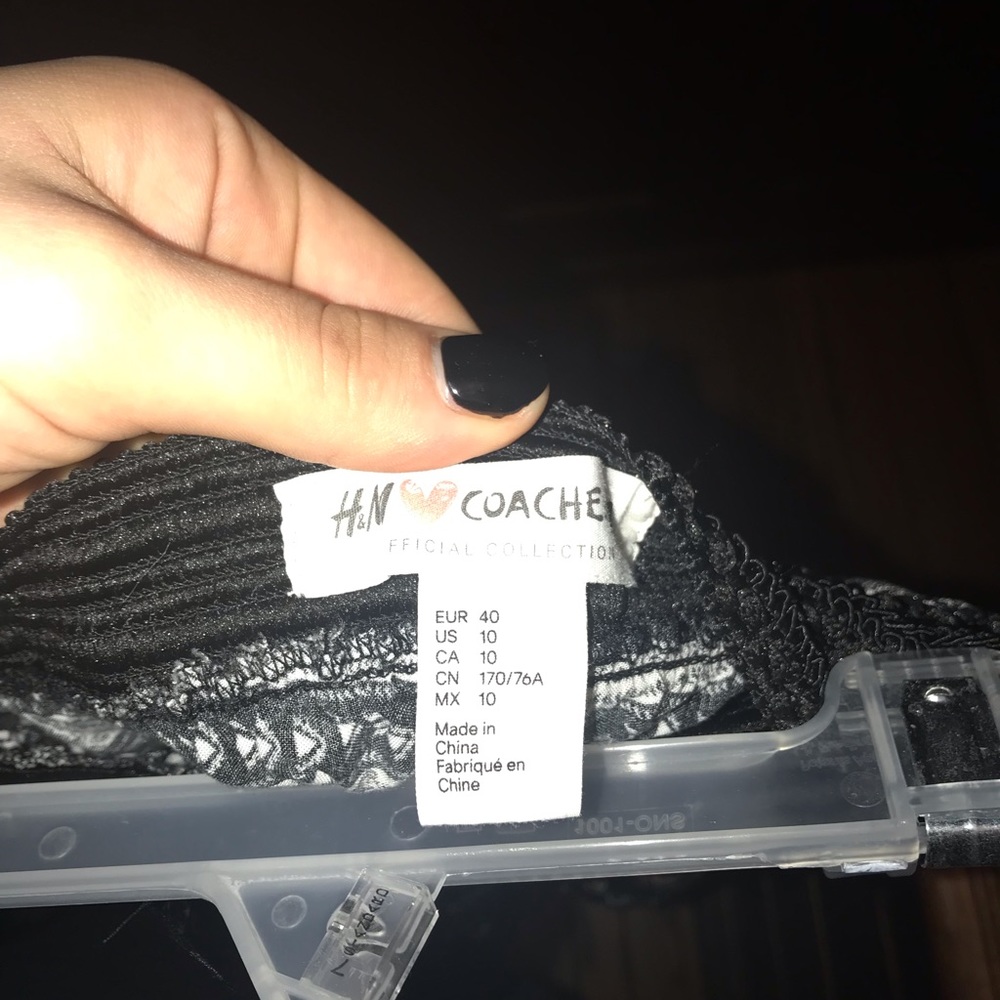 H and m elephant flowy shorts